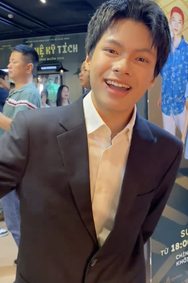 Đây mà là Trần Bờm - con trai NSND Trần Lực sao?- Ảnh 6. Đây mà là Trần Bờm - con trai NSND Trần Lực sao?- Ảnh 6.