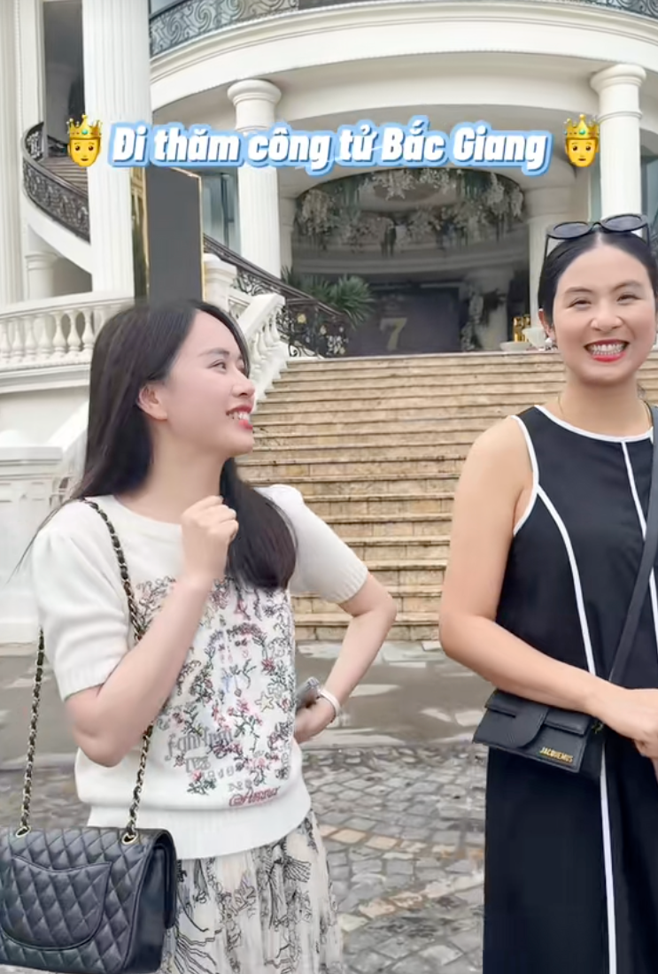 Đi thăm bé Panda, mẹ bỉm Ngô Mai Phương hé lộ một góc biệt thự xa hoa nhà chồng Mai Ngọc- Ảnh 1. Đi thăm bé Panda, mẹ bỉm Ngô Mai Phương hé lộ một góc biệt thự xa hoa nhà chồng Mai Ngọc- Ảnh 1.