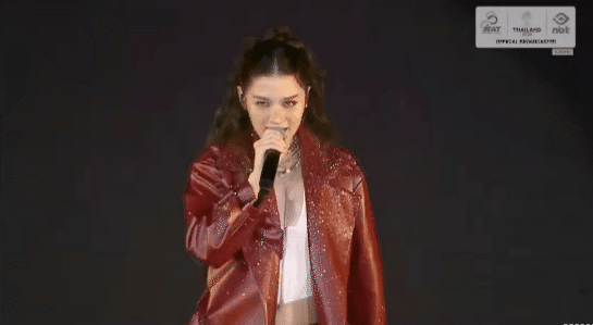 Nữ ca sĩ hát mở màn khai mạc SEA Games 2025 lên tiếng sau khi bị phát hiện hát nhép- Ảnh 2. Nữ ca sĩ hát mở màn khai mạc SEA Games 2025 lên tiếng sau khi bị phát hiện hát nhép- Ảnh 2.