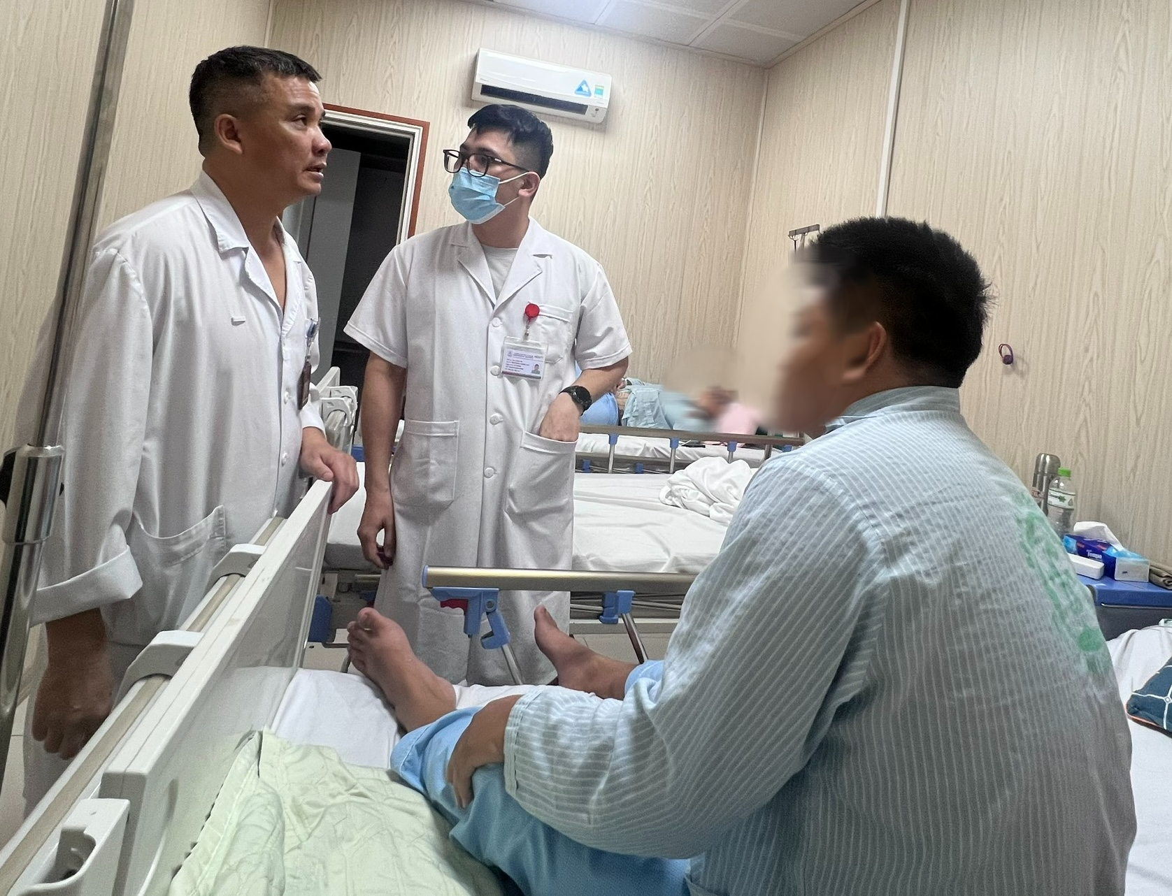 Chàng trai 19 tuổi nguy kịch sau một hơi thuốc lá điện tử - Ảnh 2.