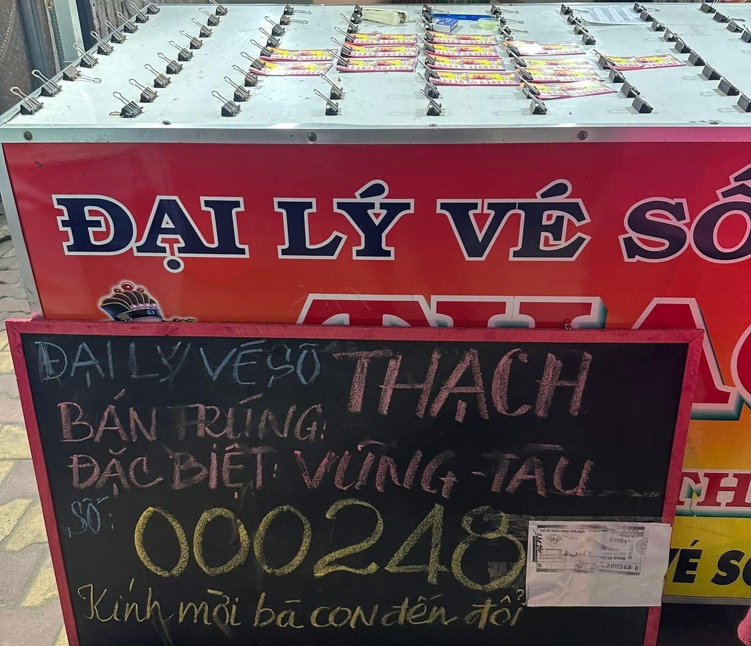 Đại lý Xổ số miền Nam tìm người trúng độc đắc 28 tỉ Đồng tại Đồng Nai - Ảnh 1. Đại lý Xổ số miền Nam tìm người trúng độc đắc 28 tỉ Đồng tại Đồng Nai - Ảnh 1.