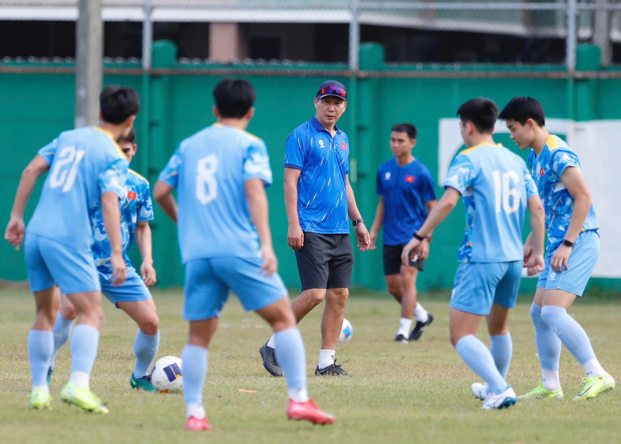 Đội hình U22 Việt Nam vs U22 Malaysia: HLV Kim Sang-sik lấy vé bằng “bài tủ”? - Ảnh 2. Đội hình U22 Việt Nam vs U22 Malaysia: HLV Kim Sang-sik lấy vé bằng “bài tủ”? - Ảnh 2.