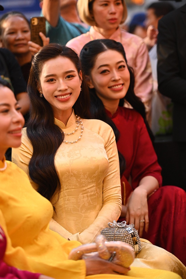 Phương Nga đụng mặt Đỗ Hà hậu drama không dự cưới, mối quan hệ có rạn nứt như lời đồn?- Ảnh 1. Phương Nga đụng mặt Đỗ Hà hậu drama không dự cưới, mối quan hệ có rạn nứt như lời đồn?- Ảnh 1.