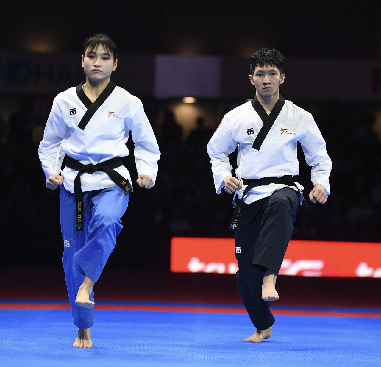 Trai tài gái giỏi Taekwondo Việt Nam ôm nhau bật khóc, vỡ oà cảm xúc khi thắng Thái Lan ở bán kết SEA Games 33- Ảnh 3.