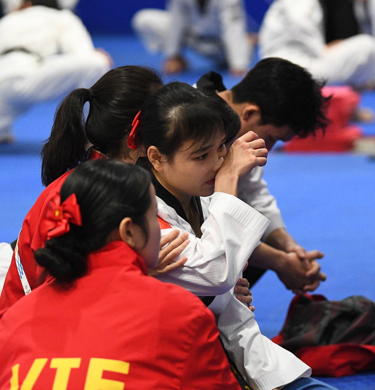 Tuyển thủ Việt Nam ôm đầu buồn bã khi thua đầy tranh cãi ở chung kết SEA Games, BHL khiếu nại cực căng- Ảnh 11. Tuyển thủ Việt Nam ôm đầu buồn bã khi thua đầy tranh cãi ở chung kết SEA Games, BHL khiếu nại cực căng- Ảnh 11.