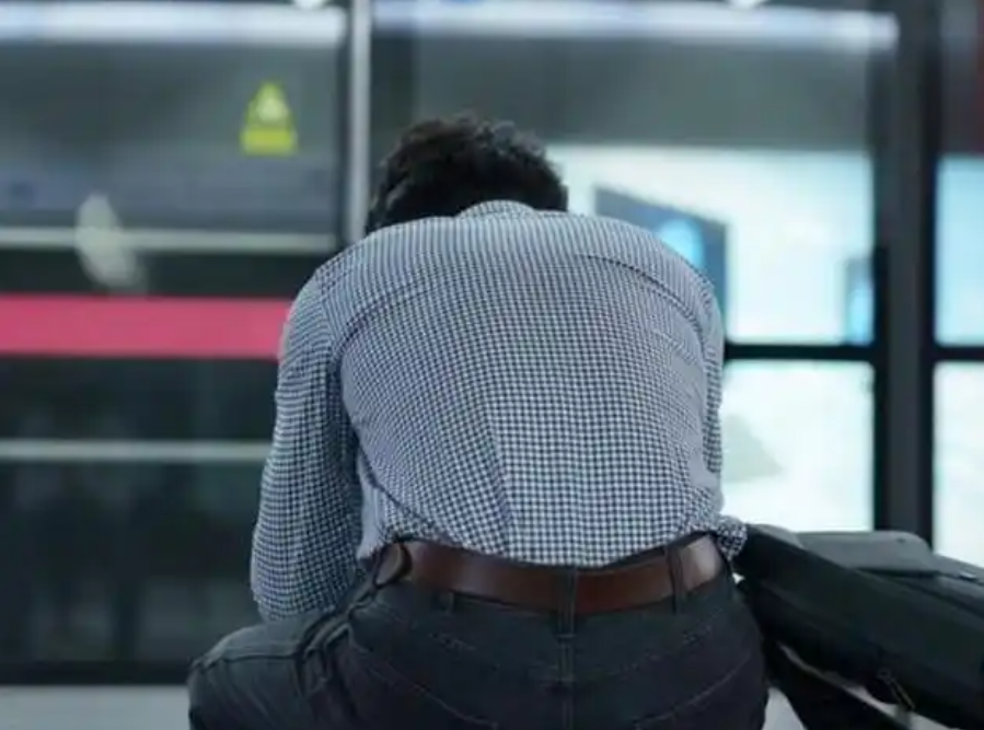 Nam nhân viên 35 tuổi sa thải đổi đời nhờ chỉnh sửa hồ sơ xin việc - Ảnh 1. Nam nhân viên 35 tuổi sa thải đổi đời nhờ chỉnh sửa hồ sơ xin việc - Ảnh 1.