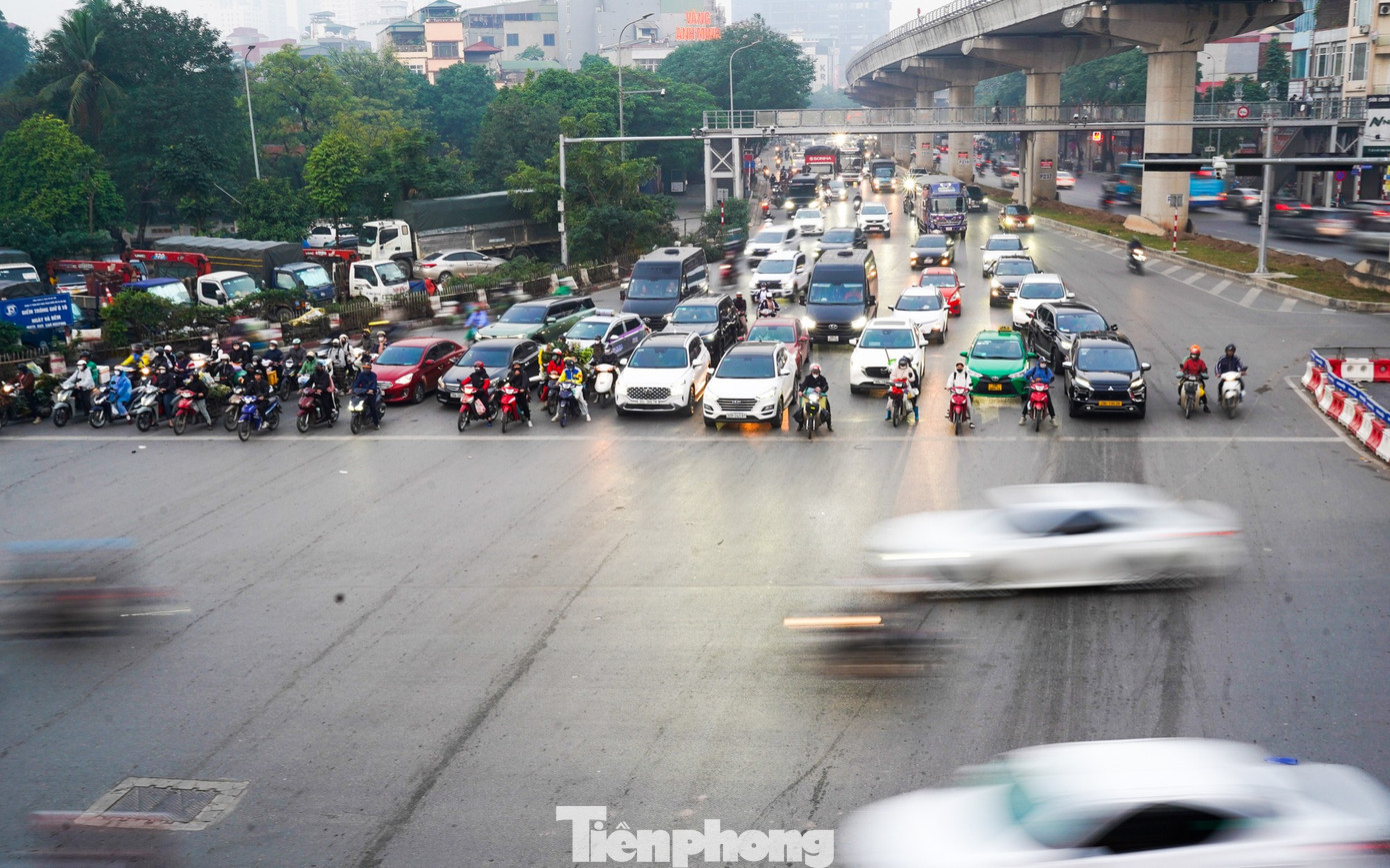 Giao thông Hà Nội cải thiện trong ngày đầu vận hành camera AI Hà Nội - Ảnh 2.