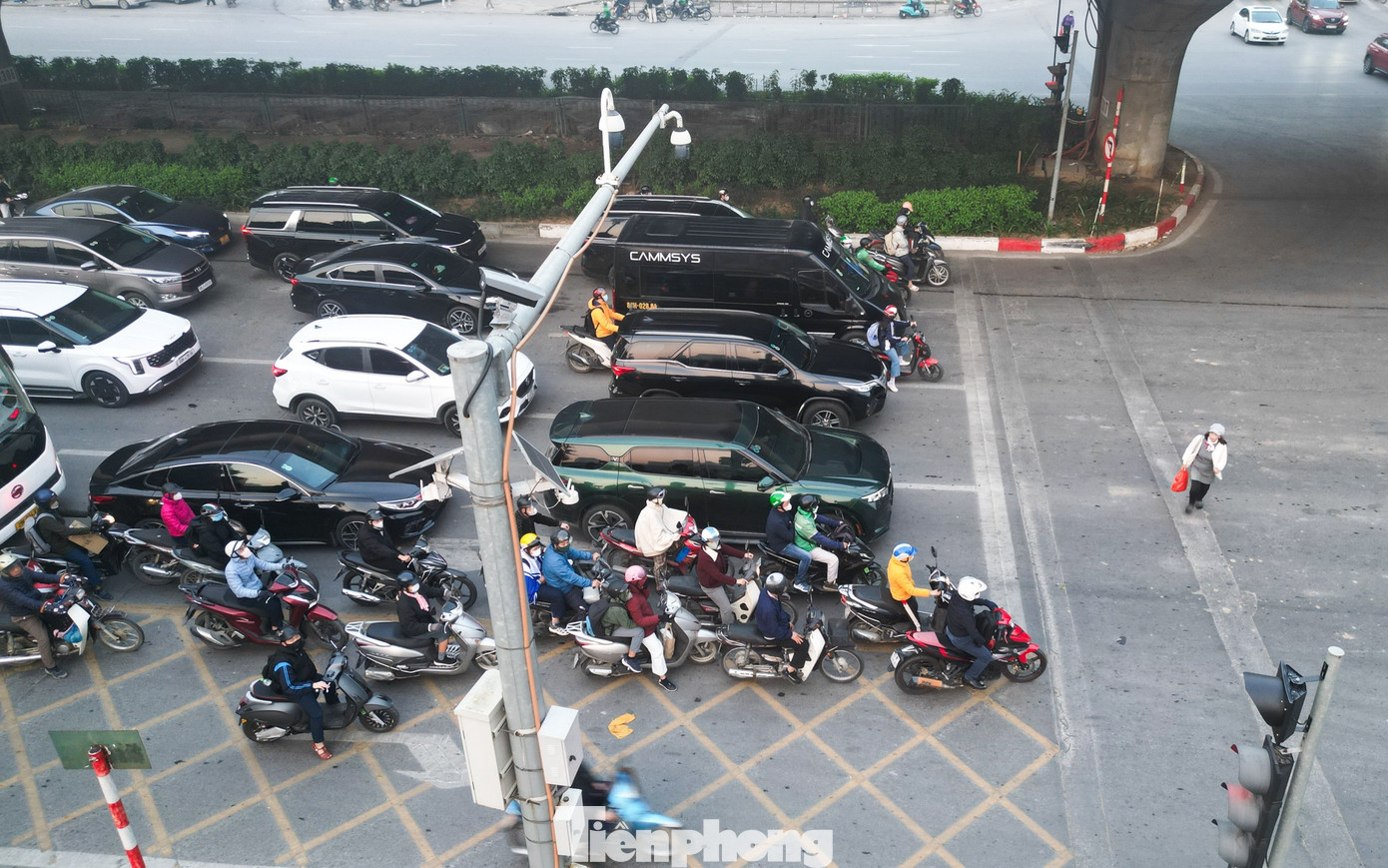 Giao thông Hà Nội cải thiện trong ngày đầu vận hành camera AI Hà Nội - Ảnh 7.