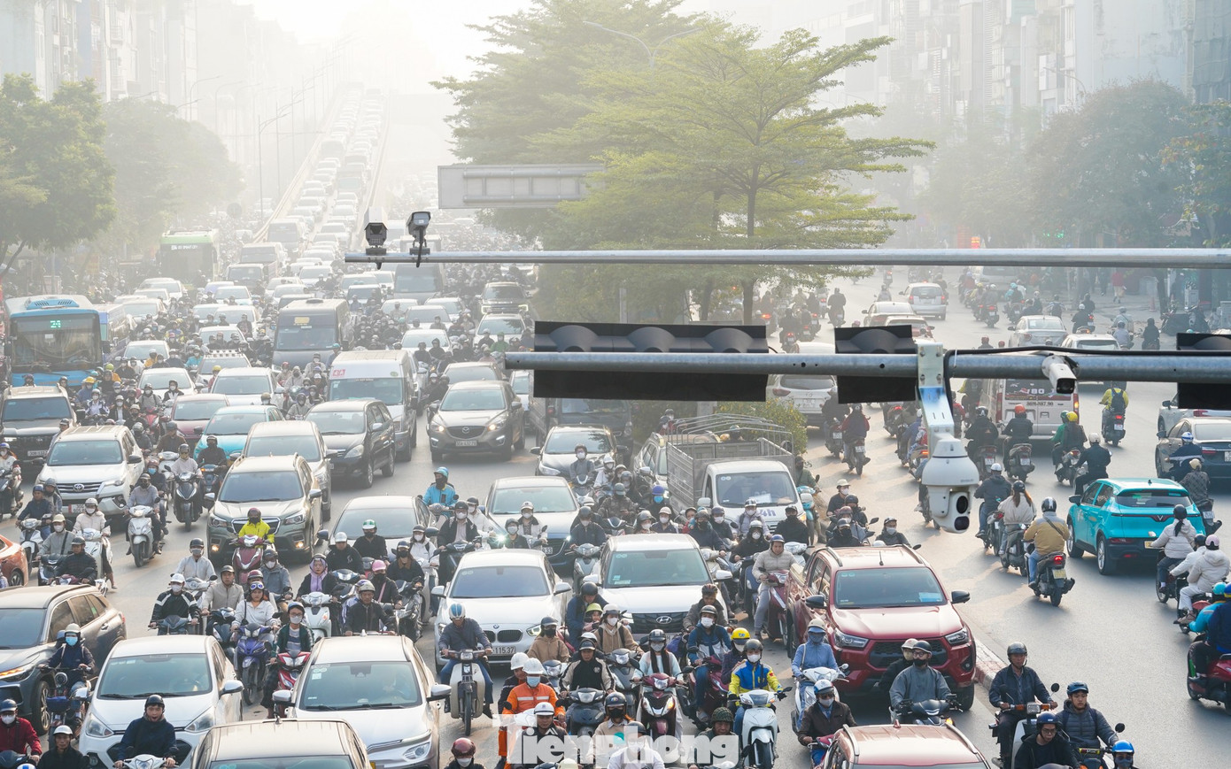 Giao thông Hà Nội cải thiện trong ngày đầu vận hành camera AI Hà Nội - Ảnh 8.