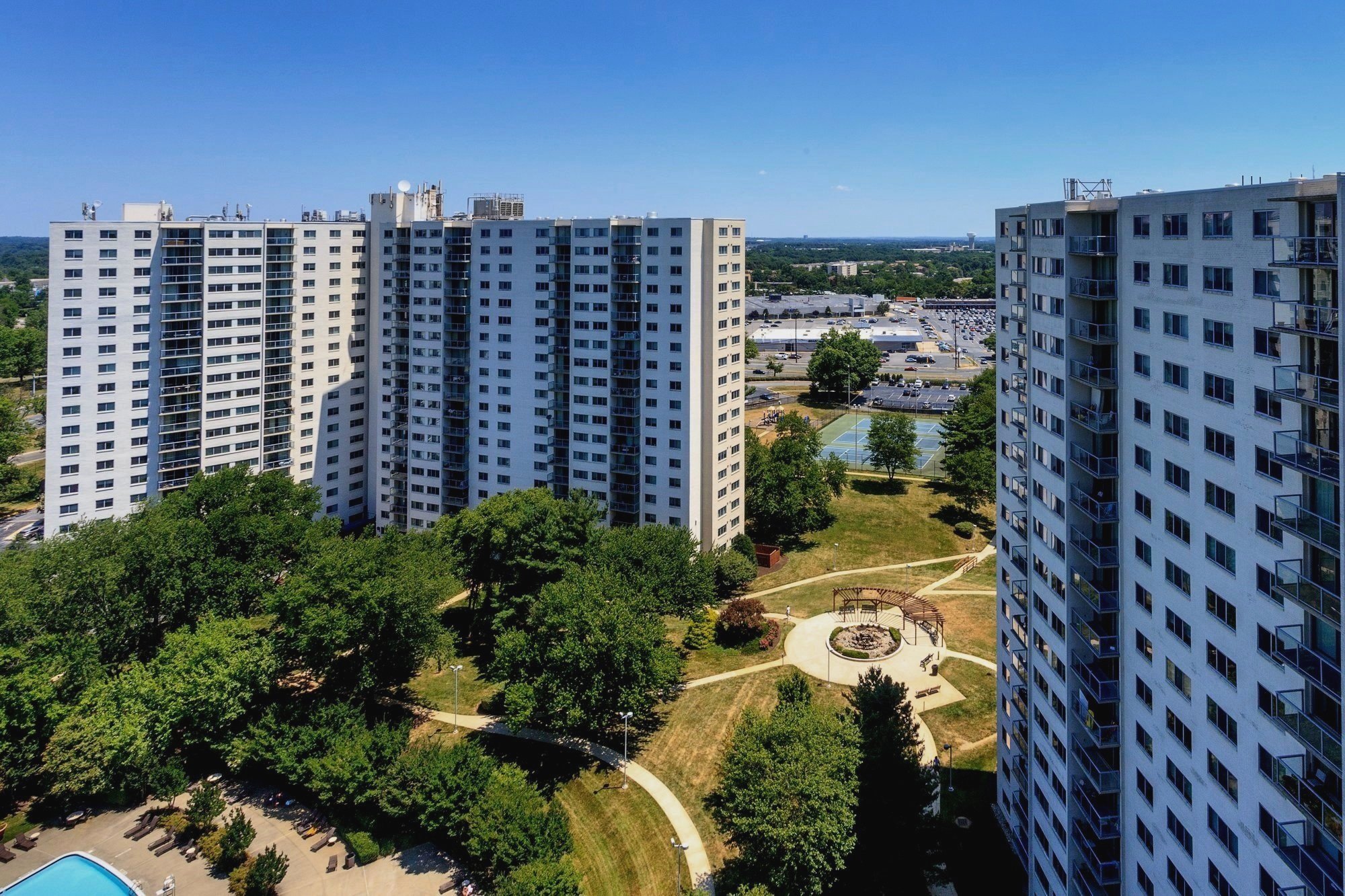 Bé gái 2 tuổi sống sót sau khi rơi từ ban công chung cư tầng 15: Tình trạng của nạn nhân sau đó gây chú ý - Ảnh 4.