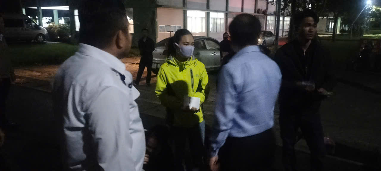 Đưa thi thể 4 nạn nhân vụ tai nạn giao thông Đà Nẵng về quê Ninh Bình - Ảnh 2. Đưa thi thể 4 nạn nhân vụ tai nạn giao thông Đà Nẵng về quê Ninh Bình - Ảnh 2.