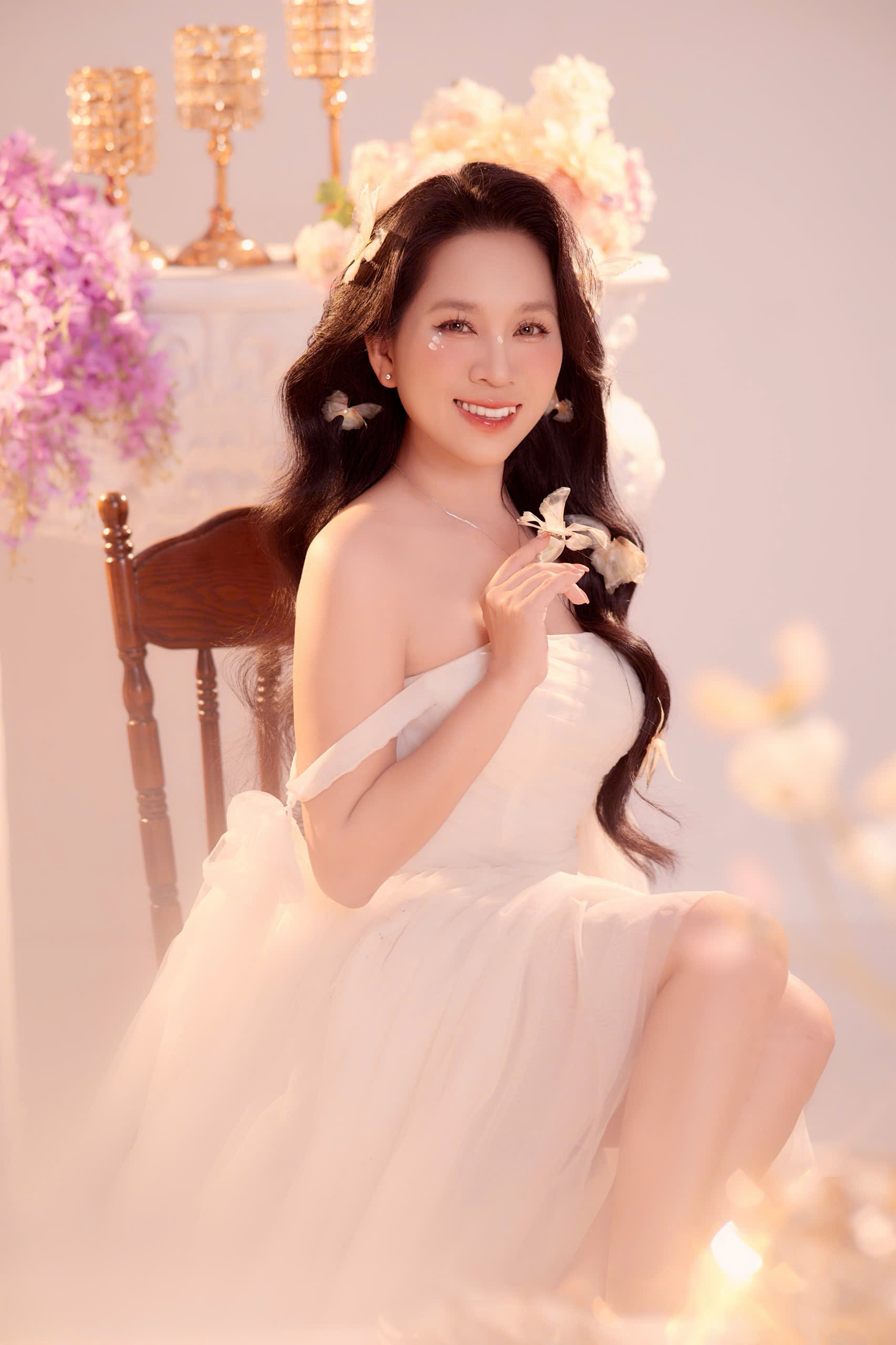 Hồng Phượng trở lại với minishow sau 3 năm biến cố: "Tôi sẽ làm hết sức, không tính lời hay lỗ" - Ảnh 3. Hồng Phượng trở lại với minishow sau 3 năm biến cố: "Tôi sẽ làm hết sức, không tính lời hay lỗ" - Ảnh 3.