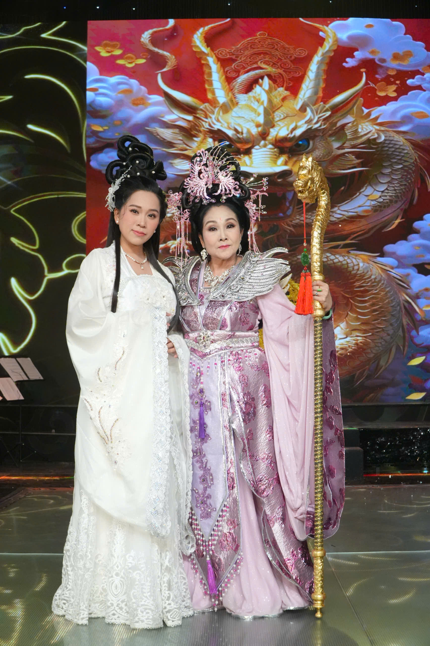 Hồng Phượng trở lại với minishow sau 3 năm biến cố: "Tôi sẽ làm hết sức, không tính lời hay lỗ" - Ảnh 2. Hồng Phượng trở lại với minishow sau 3 năm biến cố: "Tôi sẽ làm hết sức, không tính lời hay lỗ" - Ảnh 2.