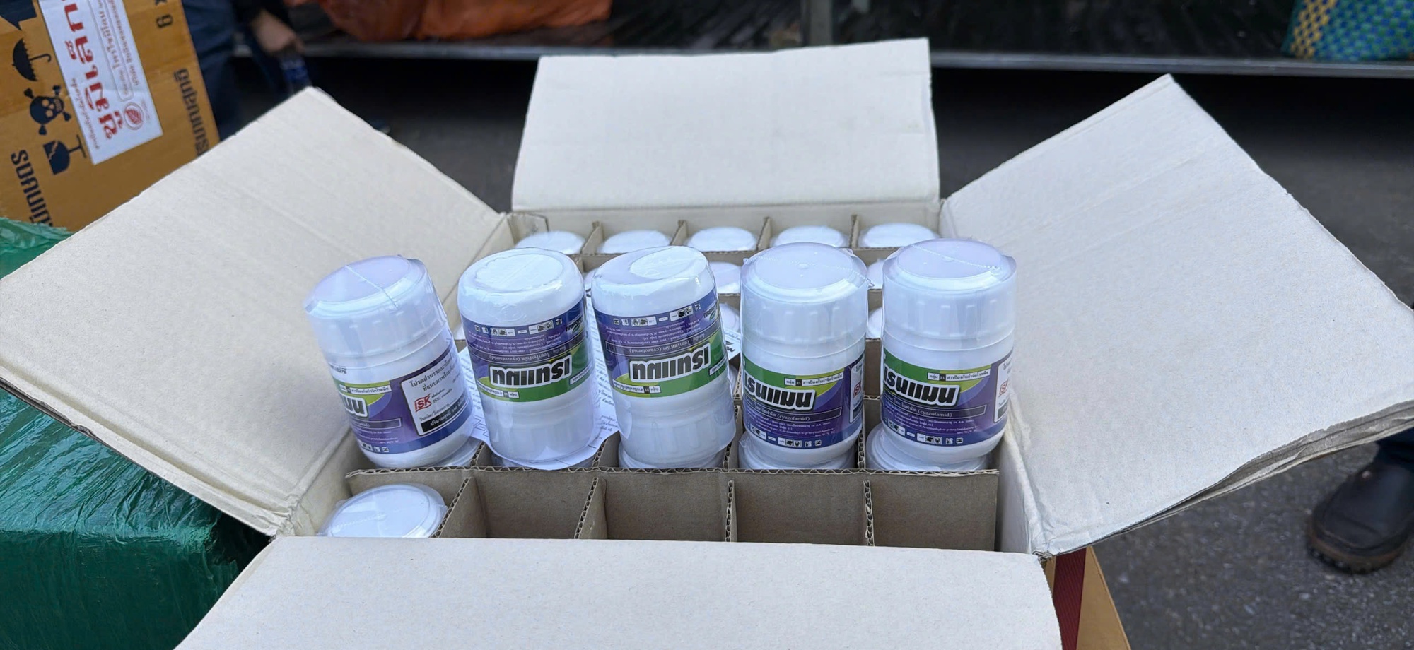 Thuê khách sạn di động chở thuốc bảo vệ thực vật không rõ nguồn gốc vào TP HCM - Ảnh 3. Thuê khách sạn di động chở thuốc bảo vệ thực vật không rõ nguồn gốc vào TP HCM - Ảnh 3.