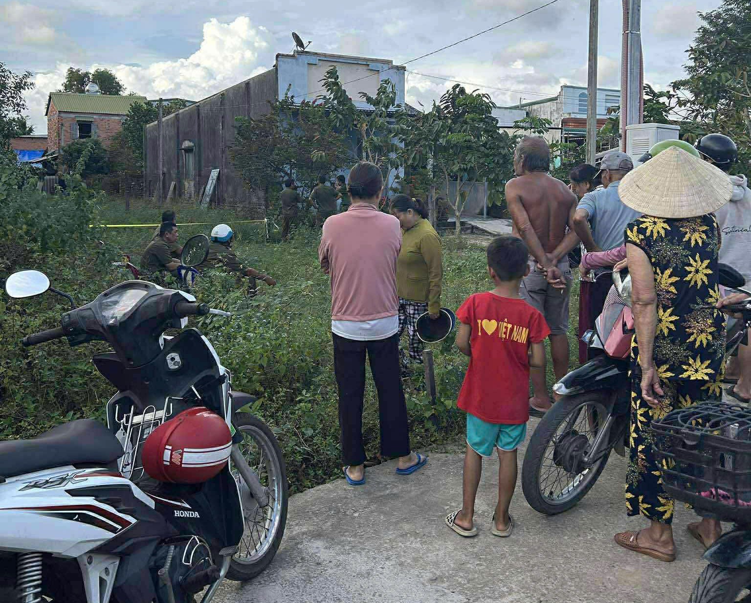 Lâm Đồng phát hiện án mạng: Người đàn ông gục chết trước sân nhà với nhiều vết chém - Ảnh 1. Lâm Đồng phát hiện án mạng: Người đàn ông gục chết trước sân nhà với nhiều vết chém - Ảnh 1.