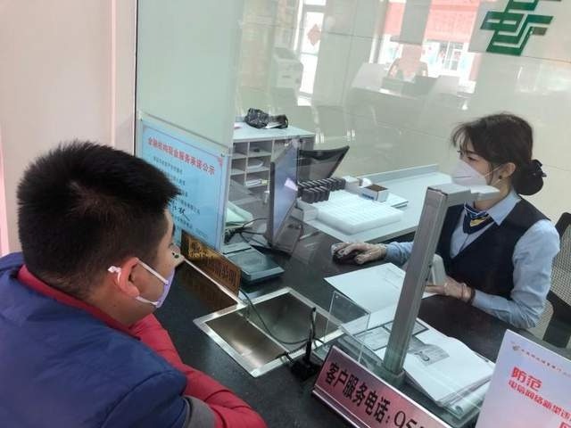 Làm shipper 5 năm, đến ngày rút 300 triệu xây nhà, ngân hàng nói: "Anh… chưa từng mở sổ ở đây" - Ảnh 2. Làm shipper 5 năm, đến ngày rút 300 triệu xây nhà, ngân hàng nói: "Anh… chưa từng mở sổ ở đây" - Ảnh 2.