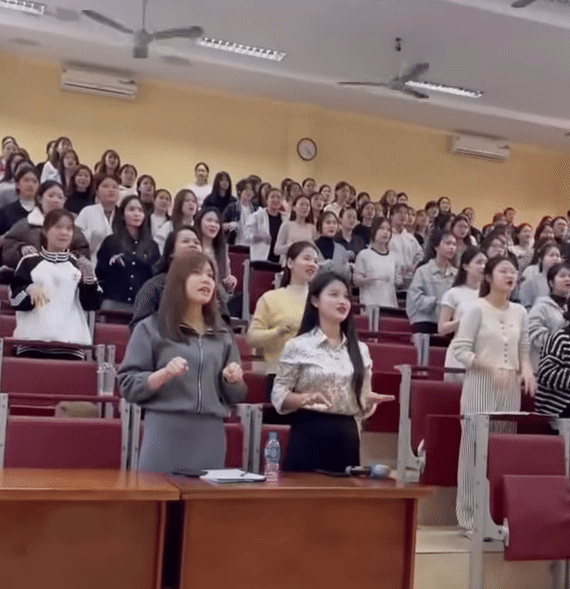 Giáo trình "tuyệt mật" của các cô giáo mầm non tương lai bị lộ!- Ảnh 1. Giáo trình "tuyệt mật" của các cô giáo mầm non tương lai bị lộ!- Ảnh 1.