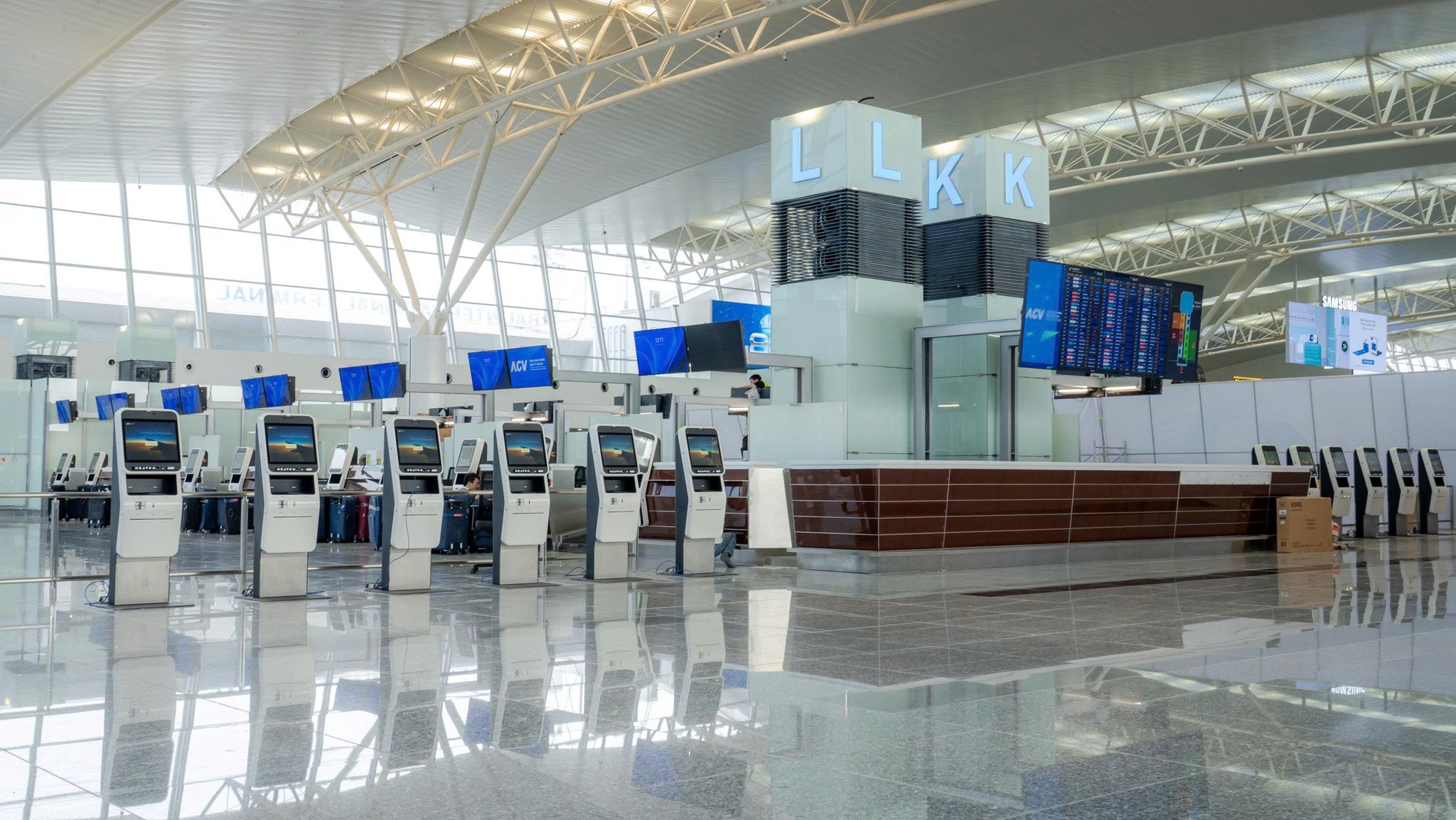 Sân bay nổi tiếng Việt Nam sắp vận hành nhà ga 5.000 tỷ đồng, có cả "phi thuyền' soi chiếu xịn nhất thế giới - Ảnh 2.