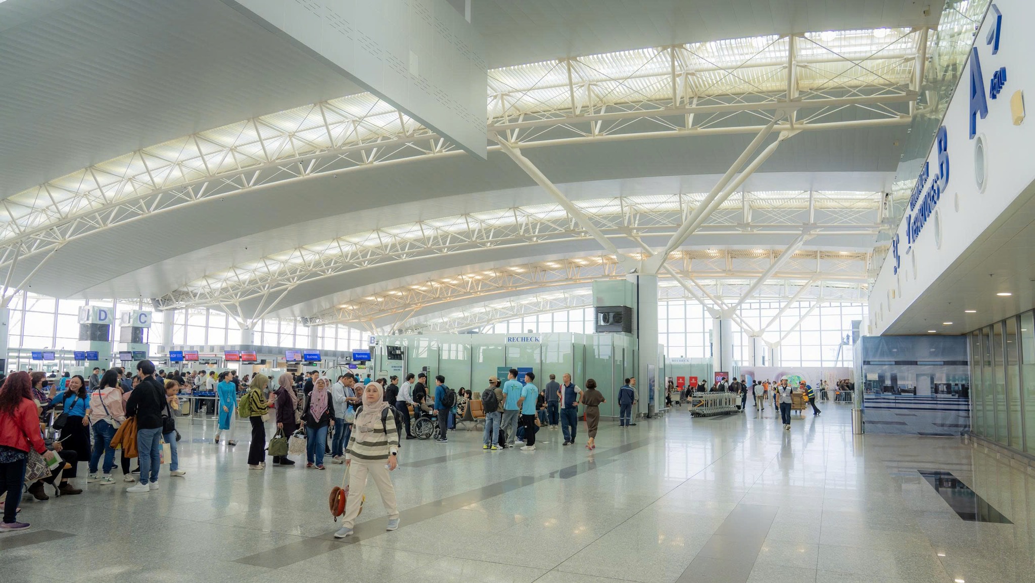 Sân bay nổi tiếng Việt Nam sắp vận hành nhà ga 5.000 tỷ đồng, có cả "phi thuyền' soi chiếu xịn nhất thế giới - Ảnh 6.