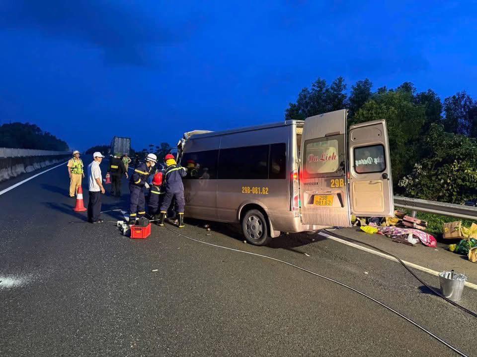 Vụ tai nạn khiến 4 người Ninh Bình đi đám cưới tử vong: Một nạn nhân ra đi để lại vợ trẻ và 3 con thơ - Ảnh 3.