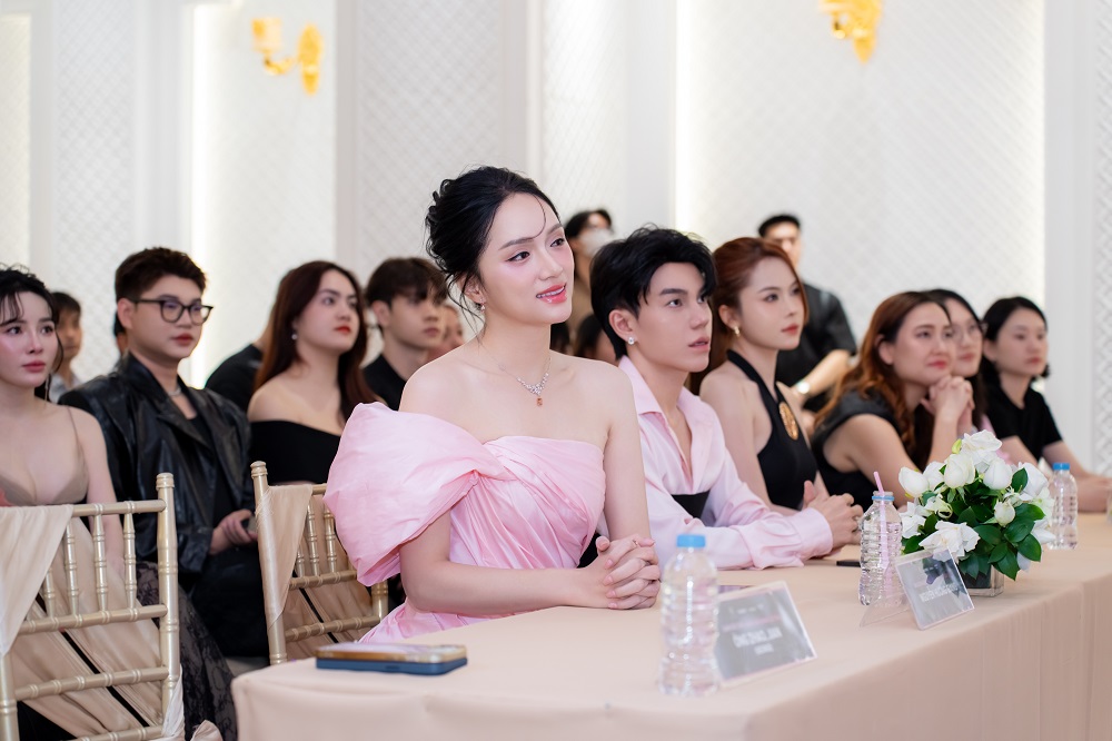 Hương Giang xuất hiện rạng rỡ tại sự kiện, lên tiếng tin đồn tiếp tục thi hoa hậu, tranh giải 1 triệu đô- Ảnh 7.