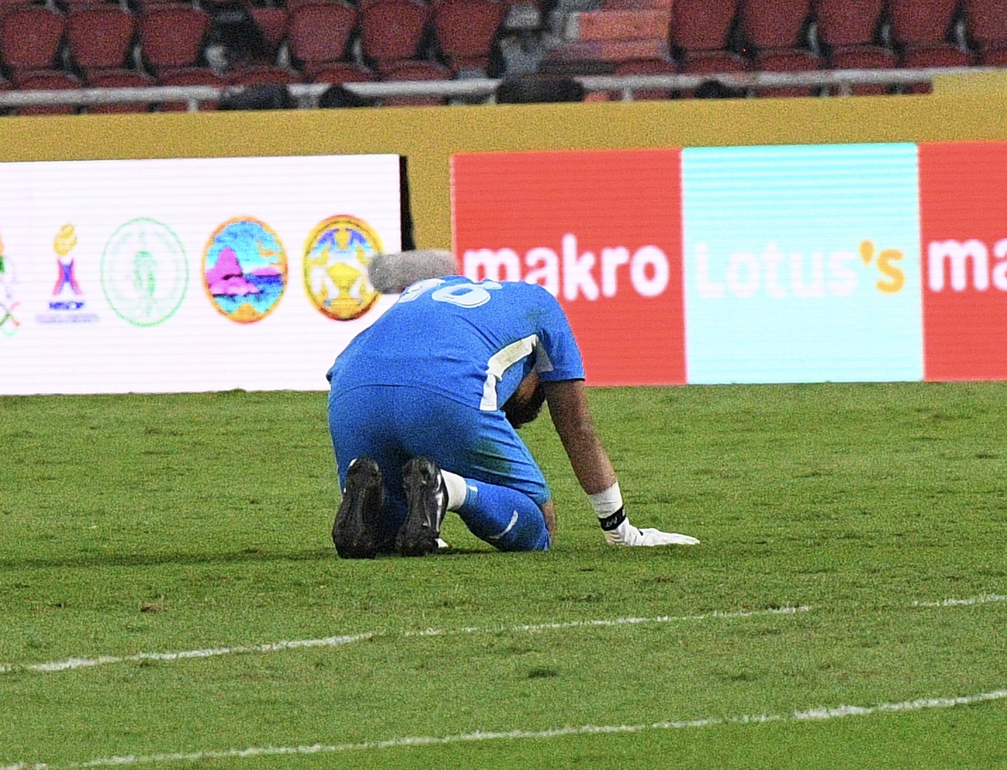 Thắng 2-0 đẹp mắt, dàn hot boy U22 Việt Nam còn ghi điểm bởi hành động đẹp hơn với đối thủ Malaysia- Ảnh 5.