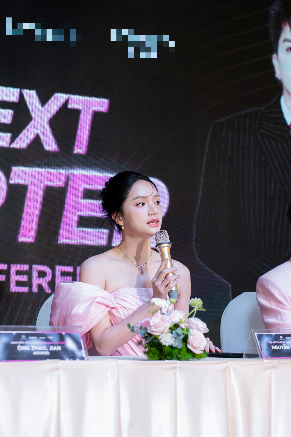 Hương Giang xuất hiện rạng rỡ tại sự kiện, lên tiếng tin đồn tiếp tục thi hoa hậu, tranh giải 1 triệu đô- Ảnh 2.