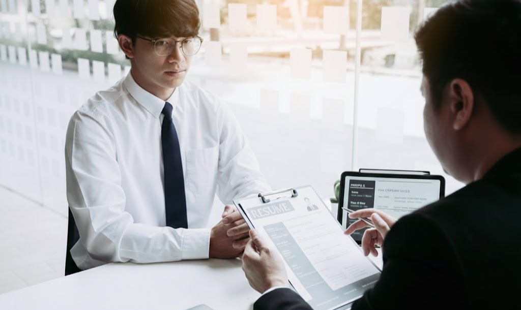 Đi xin việc, ch&agrave;ng trai chết sững ph&aacute;t hiện khoản nợ xấu 27 tỷ đồng- Ảnh 1.