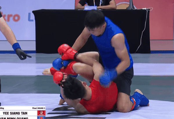 Võ sĩ Việt Nam trút mưa đòn xuống địch thủ Malaysia, giành HCV lịch sử tại SEA Games - Ảnh 1. Võ sĩ Việt Nam trút mưa đòn xuống địch thủ Malaysia, giành HCV lịch sử tại SEA Games - Ảnh 1.