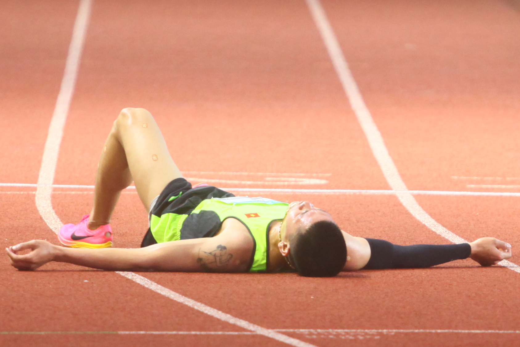 SEA Games 33: VĐV Việt Nam ngã quỵ khi về đích, nhận kết quả cay đắng ở nội dung sở trường - Ảnh 3.