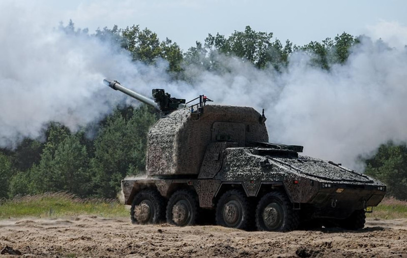 Hơn 200 khẩu pháo tự hành bánh lốp RCH 155 hiện đại nhất được đặt hàng