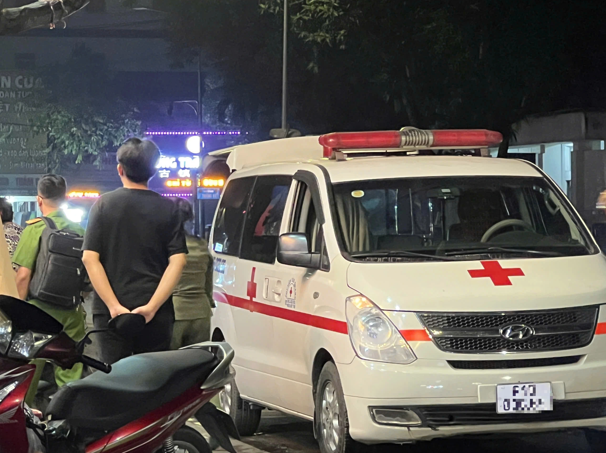 Người đàn ông 32 tuổi tử vong trong nhà ở TP.HCM: Lời nói bất nhất của người vợ - Ảnh 3.