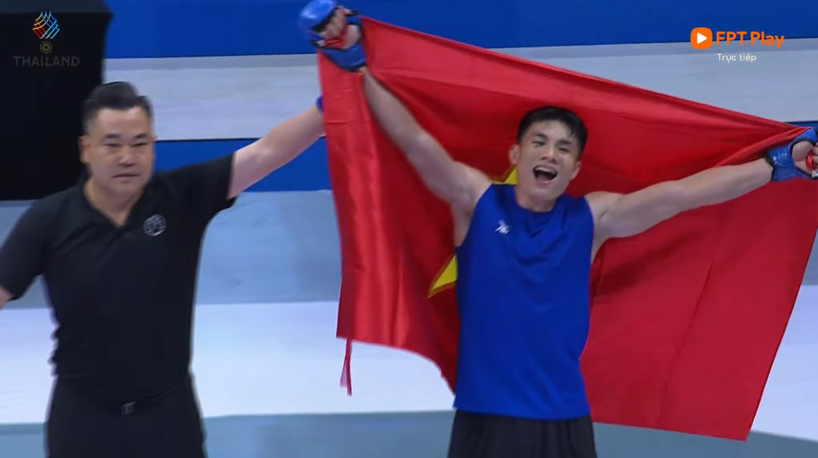 Võ sĩ Việt Nam trút mưa đòn xuống địch thủ Malaysia, giành HCV lịch sử tại SEA Games - Ảnh 2. Võ sĩ Việt Nam trút mưa đòn xuống địch thủ Malaysia, giành HCV lịch sử tại SEA Games - Ảnh 2.