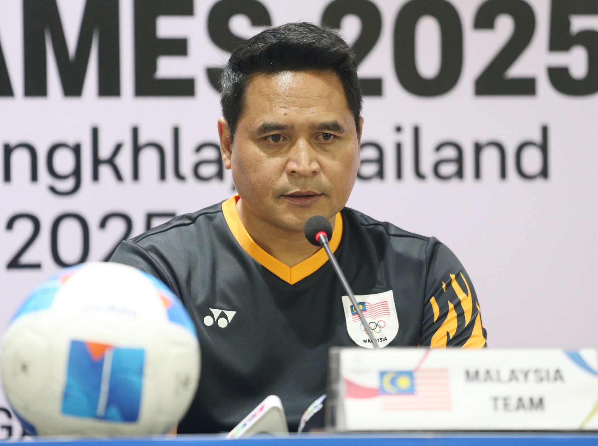 HLV U22 Malaysia tâm phục khẩu phục, thừa nhận sức mạnh vượt trội của U22 Việt Nam - Ảnh 1.