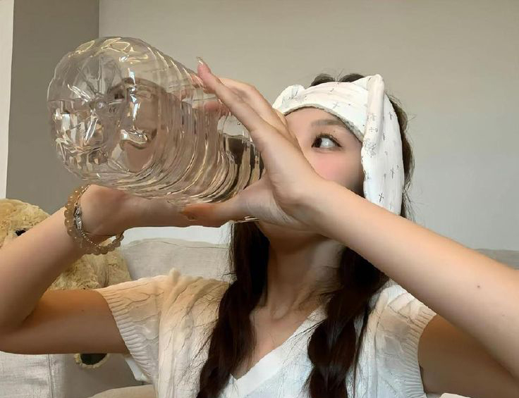 Đến Giờ Tôi Mới Biết Uống Nước Theo 7 Kiểu Này Đang “Phá Thận”, Trước Giờ Cứ Tưởng Uống Càng Nhiều Càng Tốt! - Ảnh 1. Đến Giờ Tôi Mới Biết Uống Nước Theo 7 Kiểu Này Đang “Phá Thận”, Trước Giờ Cứ Tưởng Uống Càng Nhiều Càng Tốt! - Ảnh 1.