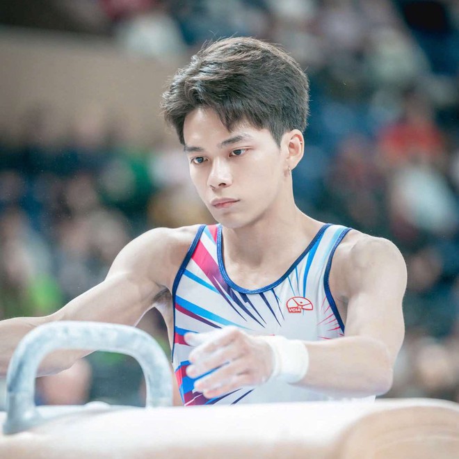 Cận 3 độ vẫn không đeo kính khi thi đấu, hotboy 10x điển trai gây sốt khi giành HCV SEA Games cho Việt Nam- Ảnh 4. Cận 3 độ vẫn không đeo kính khi thi đấu, hotboy 10x điển trai gây sốt khi giành HCV SEA Games cho Việt Nam- Ảnh 4.