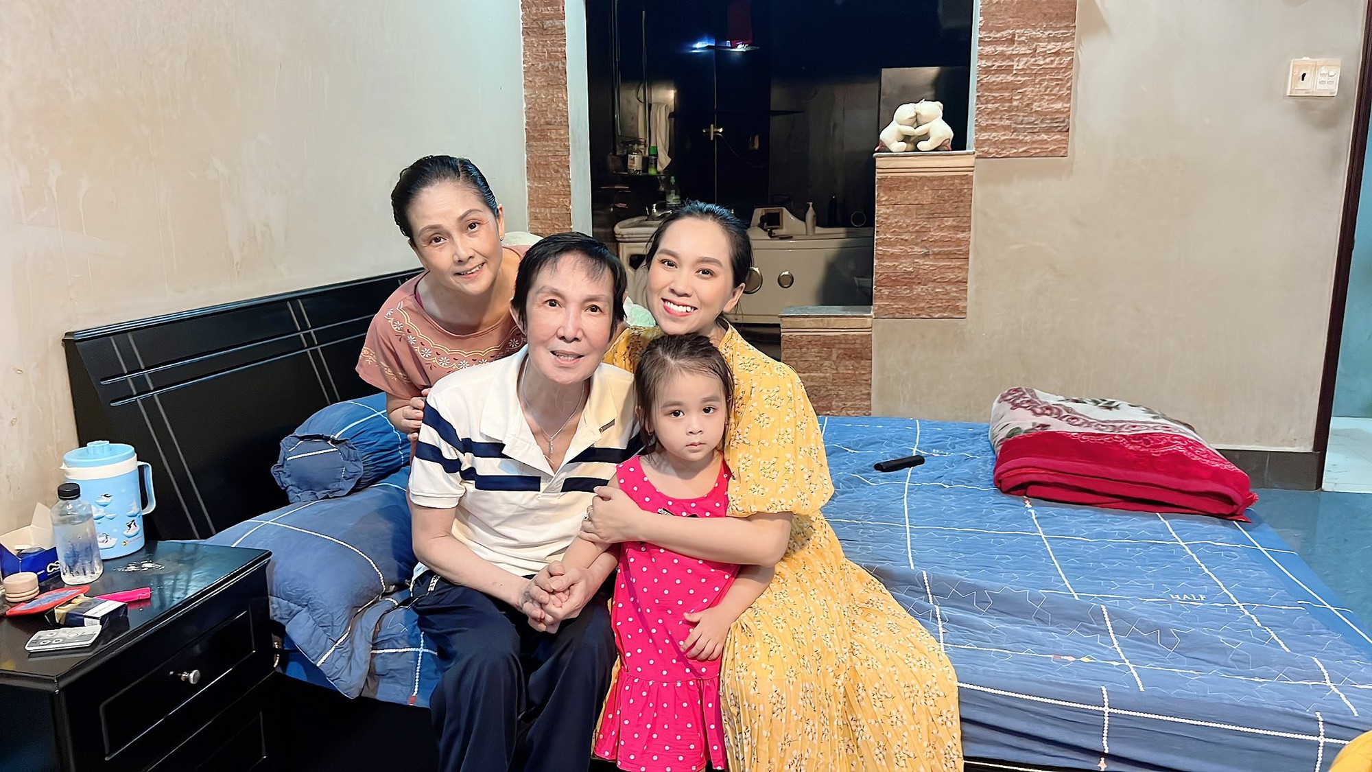 Hậu duệ của “ông hoàng cải lương Hồ Quảng”: Sự nghiệp bế tắc vì scandal đời tư, phải ở ẩn bán hủ tiếu - Ảnh 3. Hậu duệ của “ông hoàng cải lương Hồ Quảng”: Sự nghiệp bế tắc vì scandal đời tư, phải ở ẩn bán hủ tiếu - Ảnh 3.