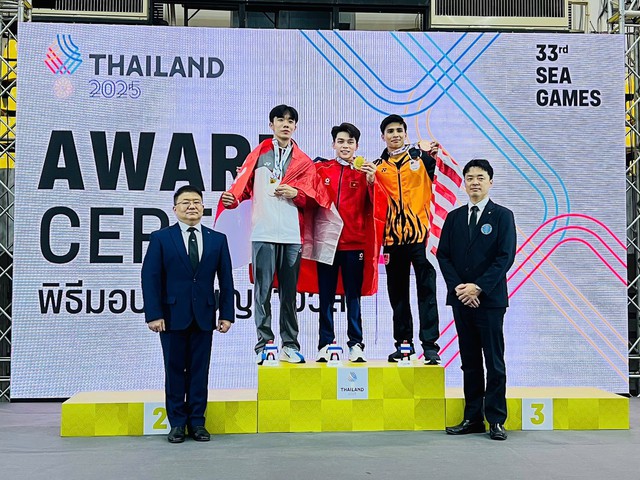 Cận 3 độ vẫn không đeo kính khi thi đấu, hotboy 10x điển trai gây sốt khi giành HCV SEA Games cho Việt Nam- Ảnh 1. Cận 3 độ vẫn không đeo kính khi thi đấu, hotboy 10x điển trai gây sốt khi giành HCV SEA Games cho Việt Nam- Ảnh 1.