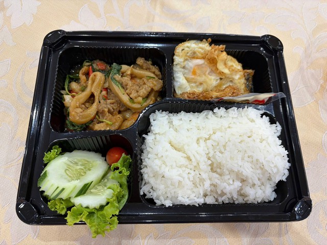 Vụ bữa cơm sơ sài của tuyển futsal Việt Nam ở SEA Games: VFF vào cuộc, cầu thủ không còn lo đói- Ảnh 2.