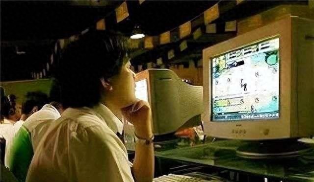 Phát hiện vàng và tiền mặt khổng lồ trong biệt thự của người đàn ông chỉ học hết cấp 2 - Ảnh 1.