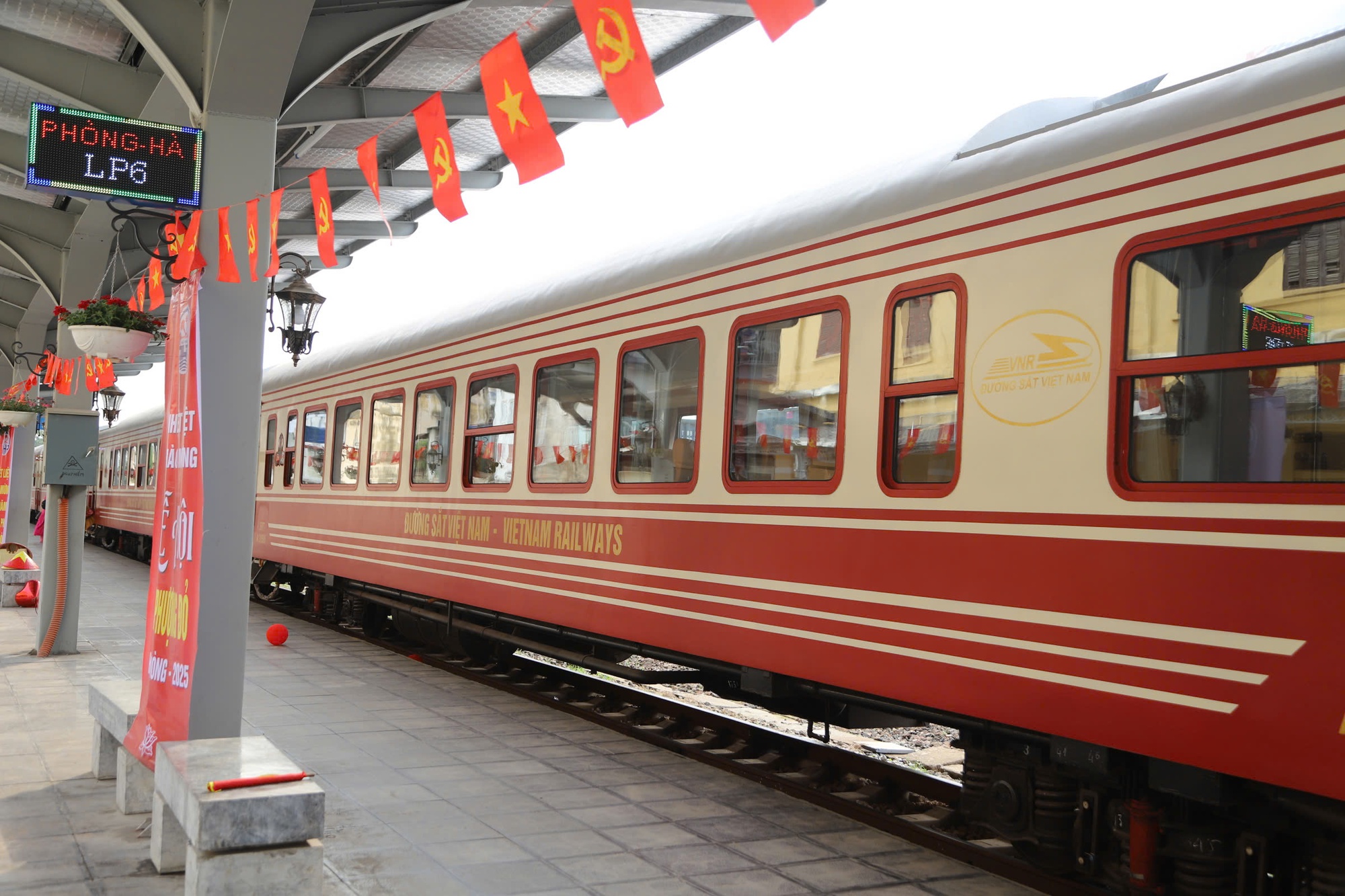 Chuyến tàu đi hơn 100km, được nhận xét "sang như máy bay thương gia": Thu 100 tỷ sau 7 tháng hoạt động - Ảnh 6.