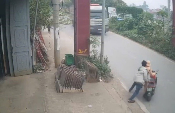 Đặng Từ Thịnh đẩy CSGT vào đầu xe tải: Hành động vi phạm pháp luật nghiêm trọng - Ảnh 2.