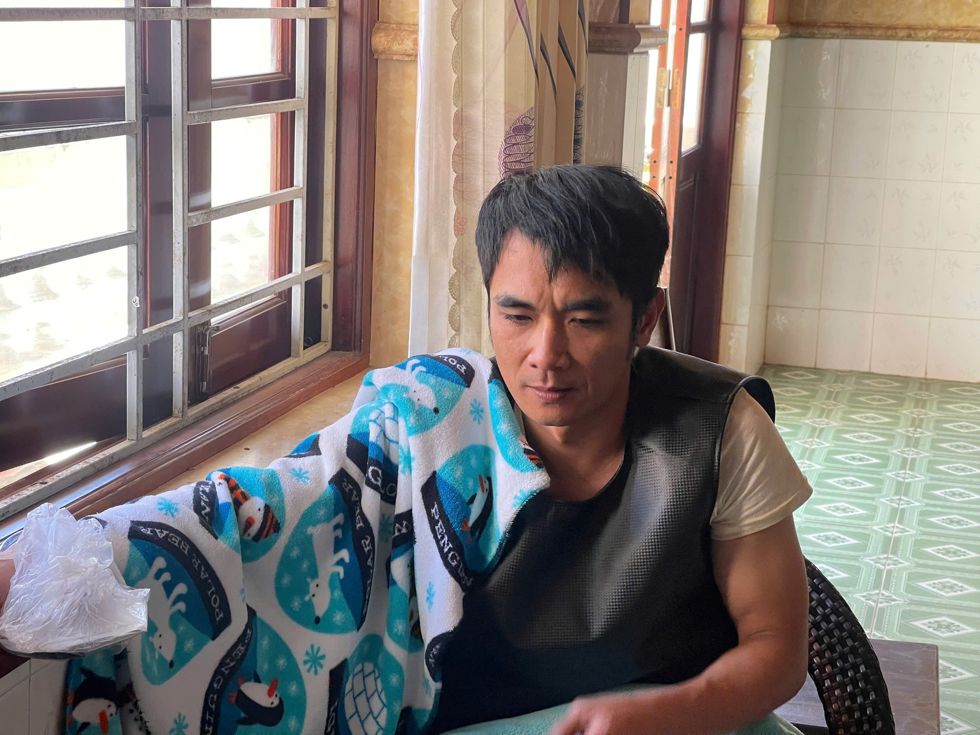 Đại úy công an Gia Lai bị đâm trọng thương khi khống chế đối tượng ngáo đá - Ảnh 1. Đại úy công an Gia Lai bị đâm trọng thương khi khống chế đối tượng ngáo đá - Ảnh 1.