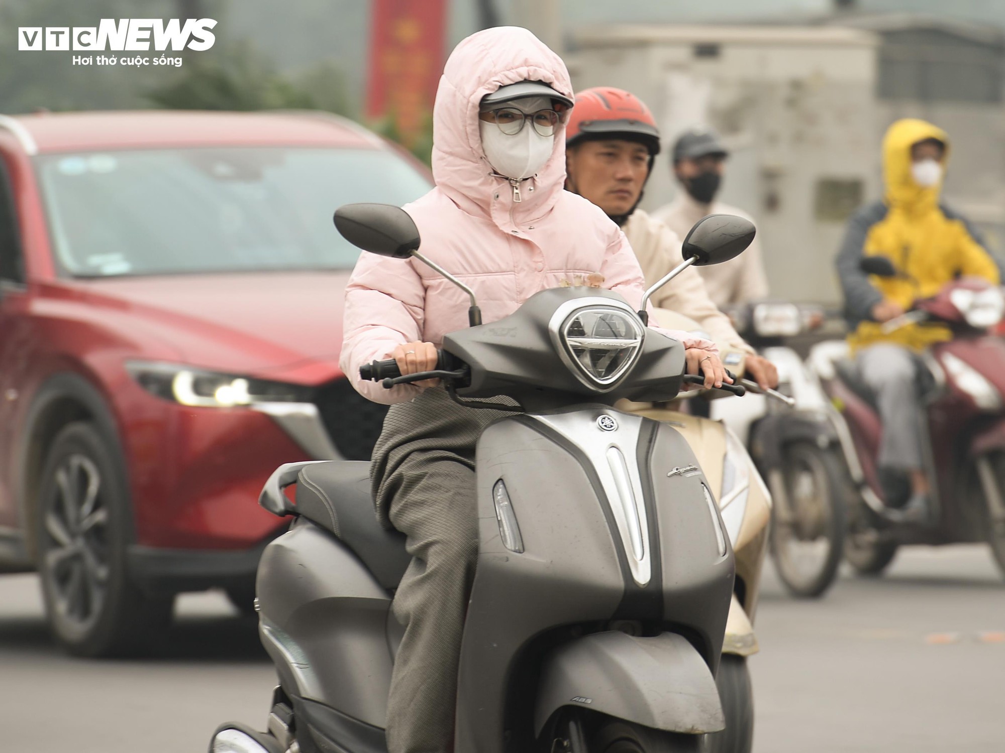 Hà Nội ô nhiễm không khí thứ 3 thế giới , người dân lo lắng về sức khỏe - Ảnh 5.