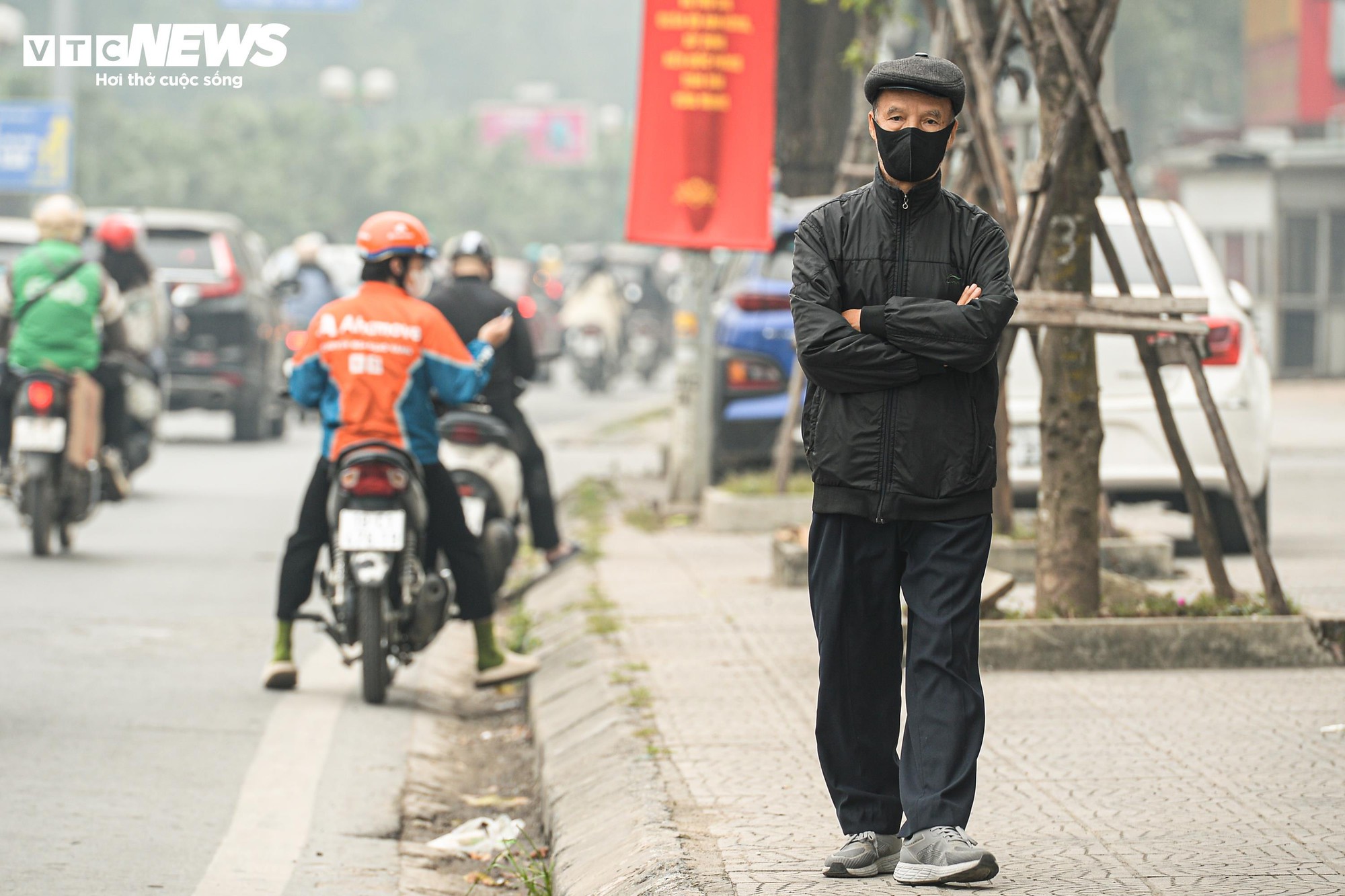 Hà Nội ô nhiễm không khí thứ 3 thế giới , người dân lo lắng về sức khỏe - Ảnh 8.