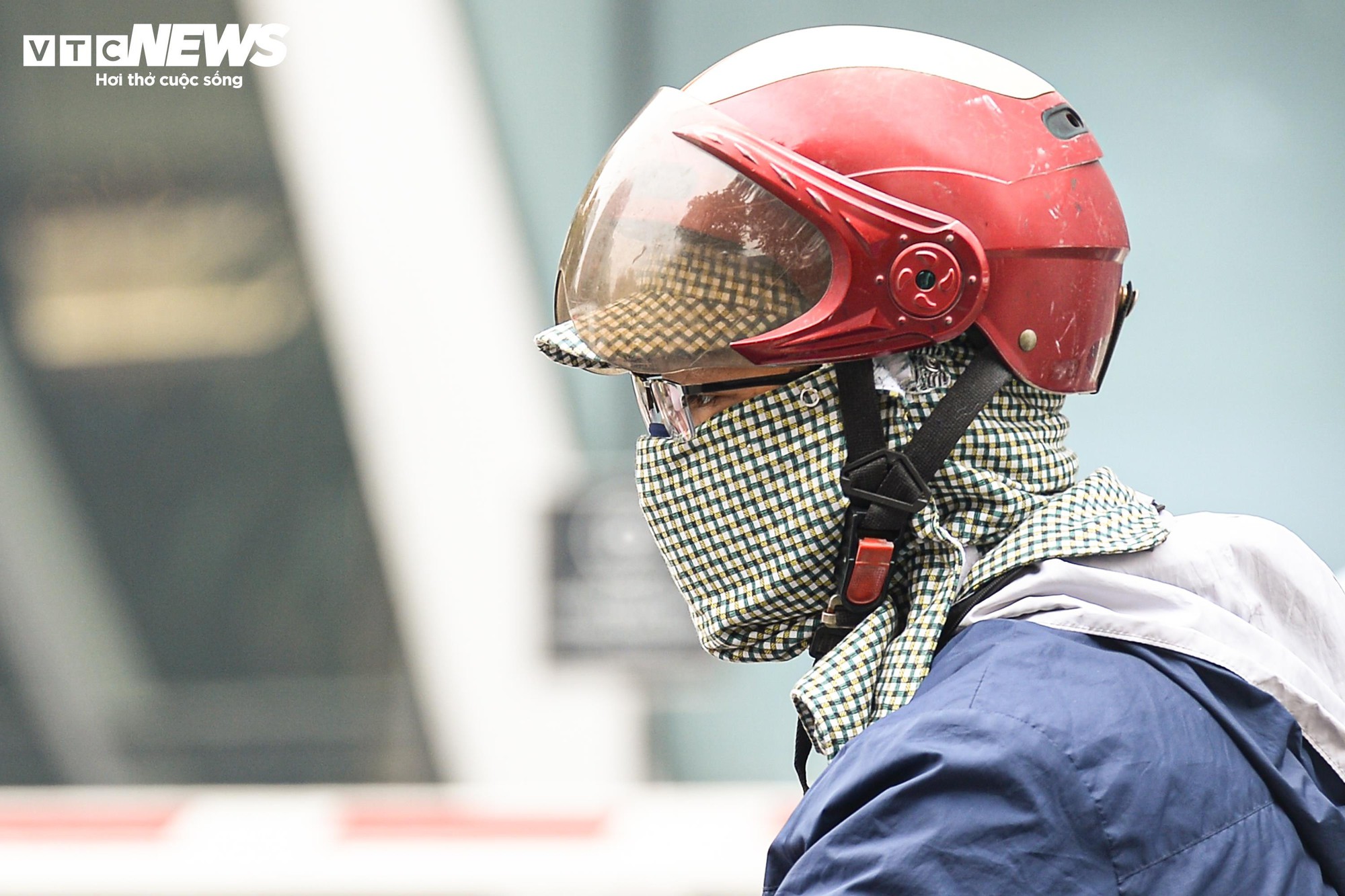 Hà Nội ô nhiễm không khí thứ 3 thế giới , người dân lo lắng về sức khỏe - Ảnh 9.