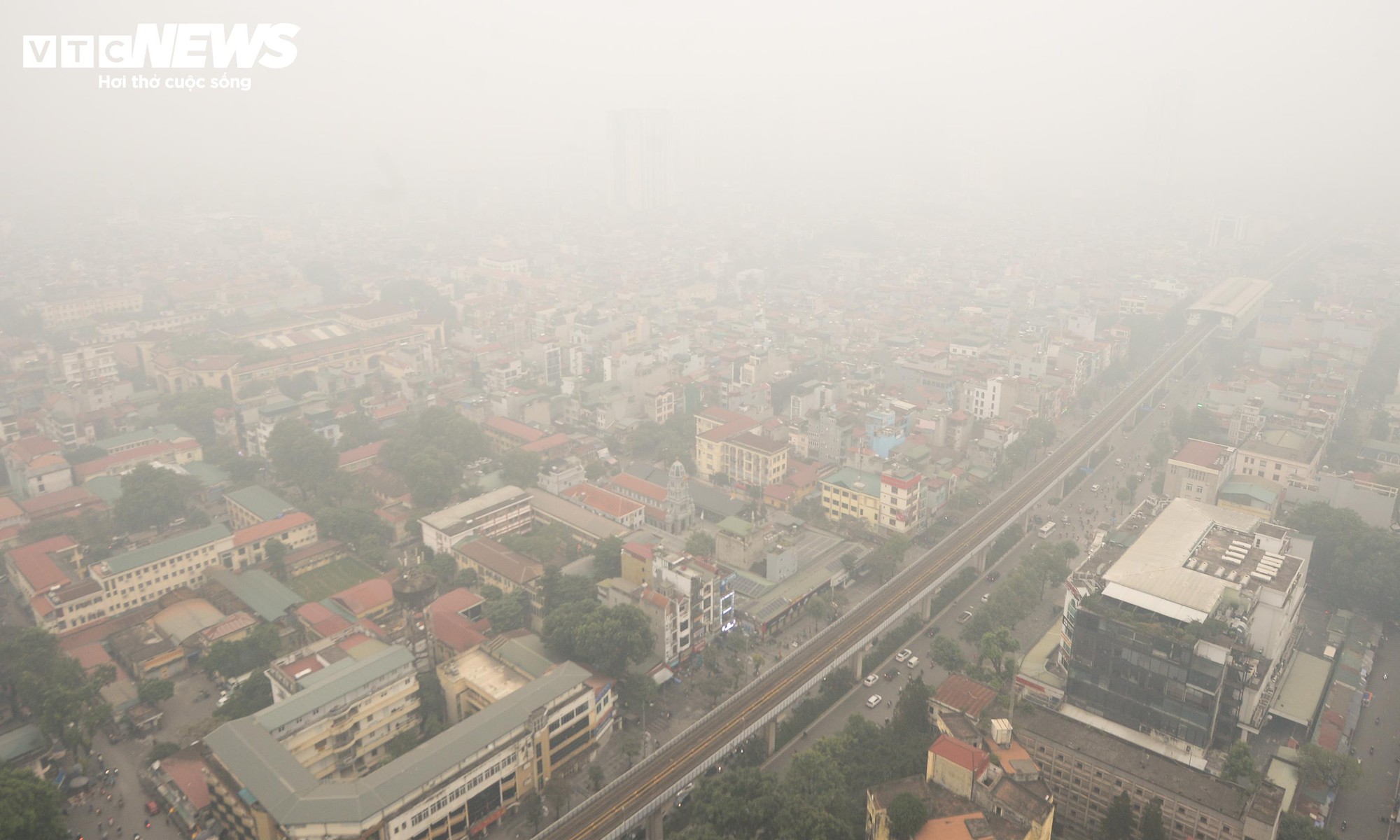 Hà Nội ô nhiễm không khí thứ 3 thế giới , người dân lo lắng về sức khỏe - Ảnh 6.
