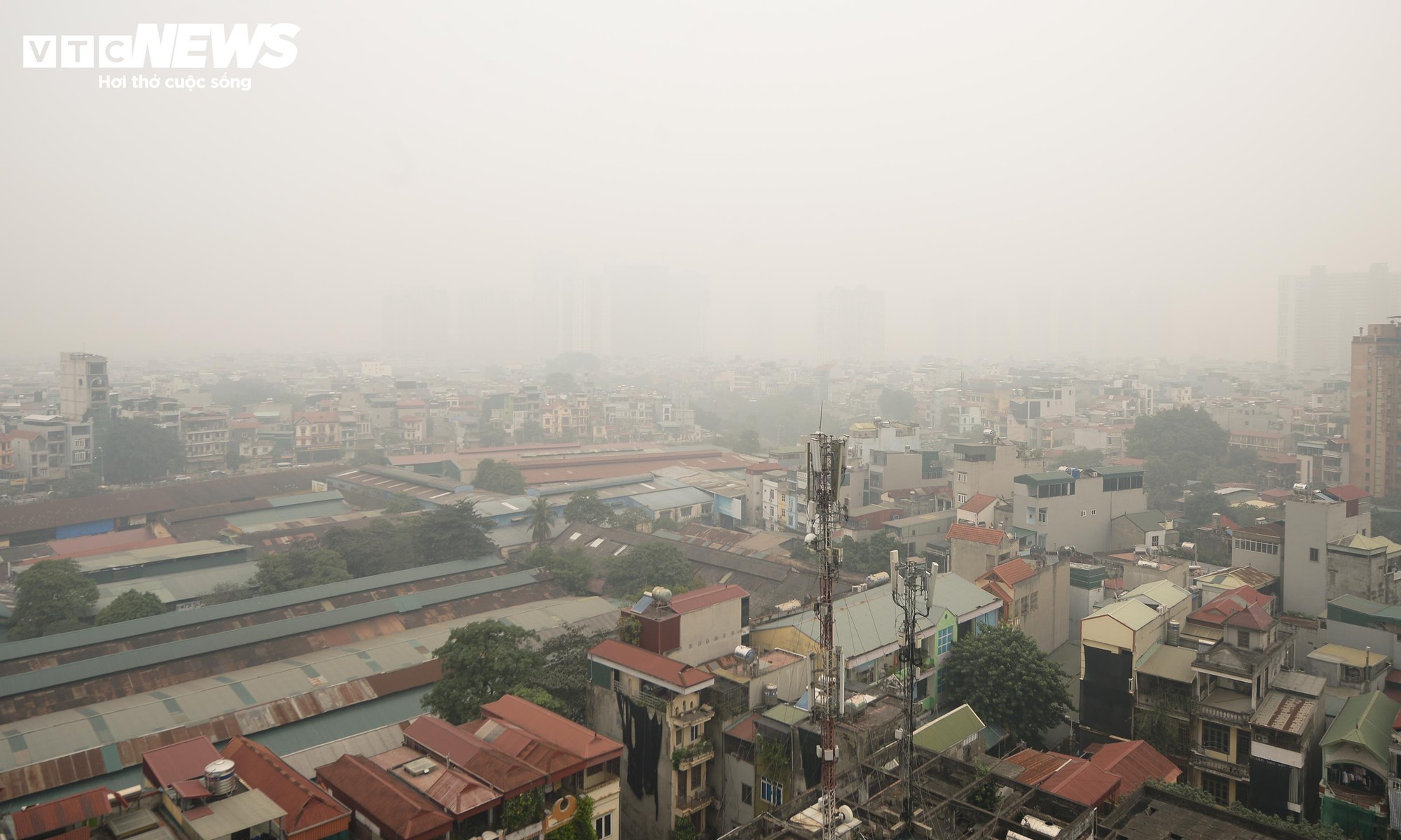 Hà Nội ô nhiễm không khí thứ 3 thế giới , người dân lo lắng về sức khỏe - Ảnh 4.