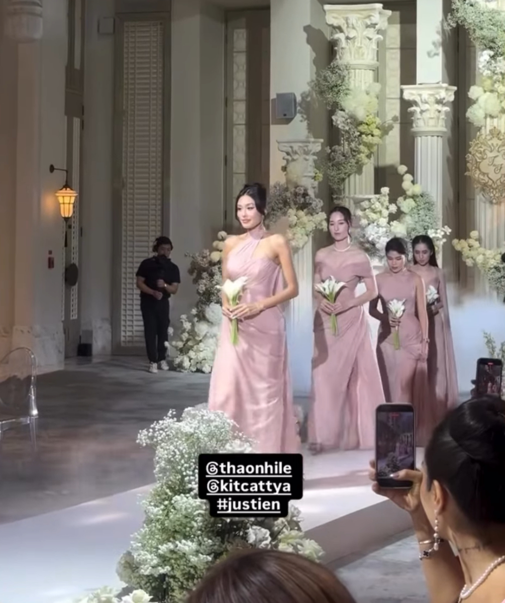 Lễ cưới Tiên Nguyễn tại Đà Nẵng: Cô dâu chú rể khoá môi, Hà Tăng - Linh Rin không tham dự- Ảnh 7. Lễ cưới Tiên Nguyễn tại Đà Nẵng: Cô dâu chú rể khoá môi, Hà Tăng - Linh Rin không tham dự- Ảnh 7.