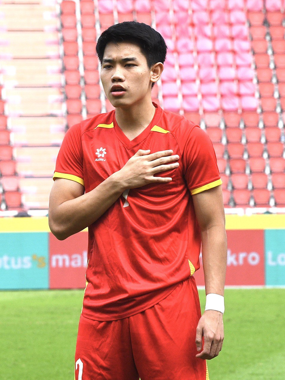 Cách hot boy đội phó U22 Việt Nam - Đình Bắc làm khổ Malaysia, xuất sắc thế nào mà HLV Kim Sang-sik khen hết lời- Ảnh 1.